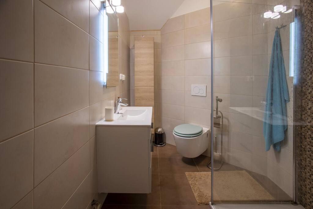7 Bedroom Secluded Villa Close To Prague Ricany  Luaran gambar