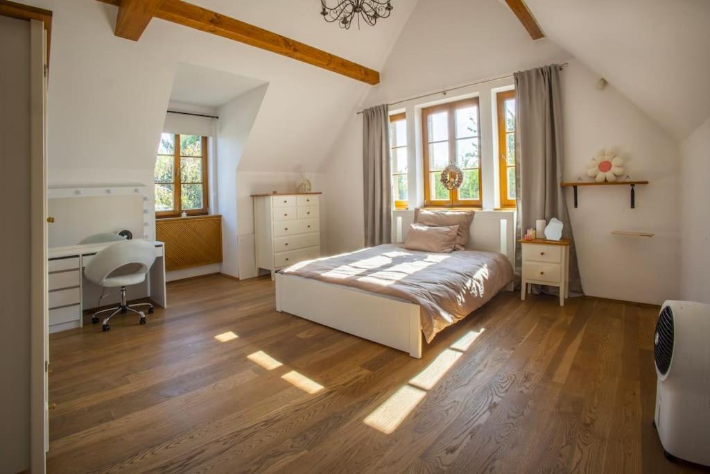 7 Bedroom Secluded Villa Close To Prague Ricany  Luaran gambar